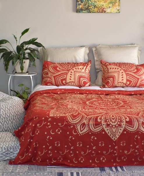What is a duvet cover? Difference between a duvet vs comforter?
