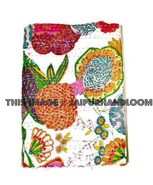 Sari Kantha Quilt In White, Floral Kantha Blanket, Kantha Bedspread, Kantha Throw, Kantha Bedding, queen kantha Blanket, Indian Sari Quilt